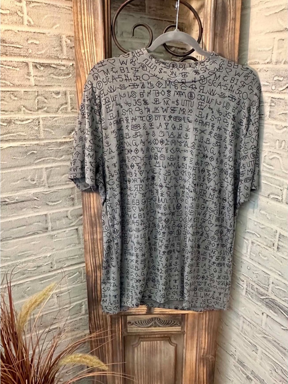 Women’s Gray Short-Sleeve Graphic Tee